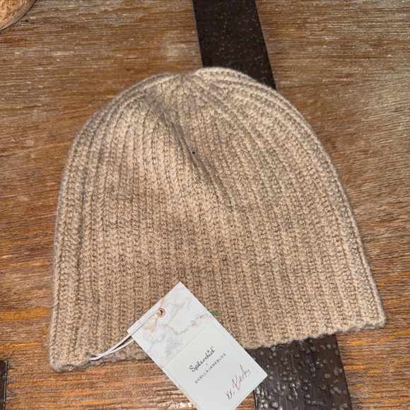 NWT Splendid X Cella Jane beanie : taupe/camel quiet luxury - Picture 2 of 4
